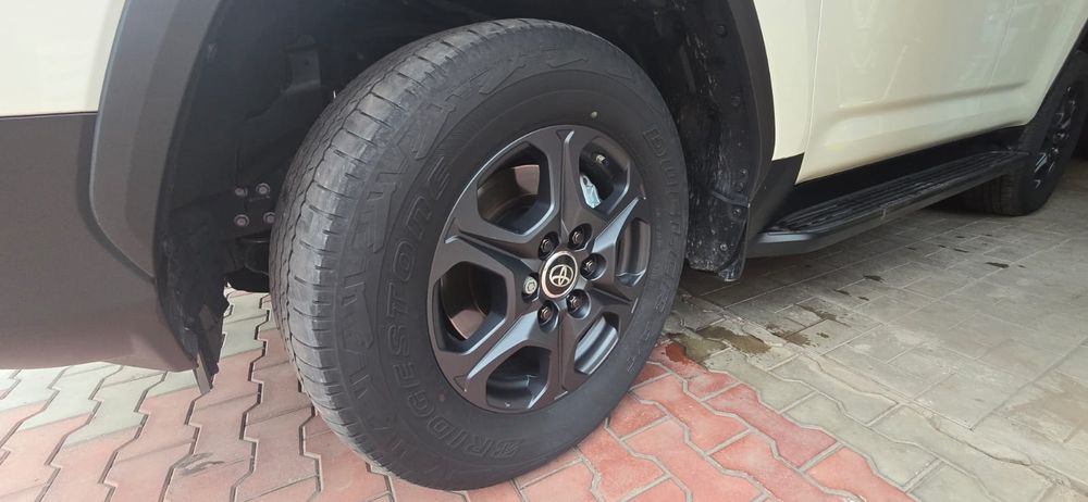 Продам покрышки от Тойота