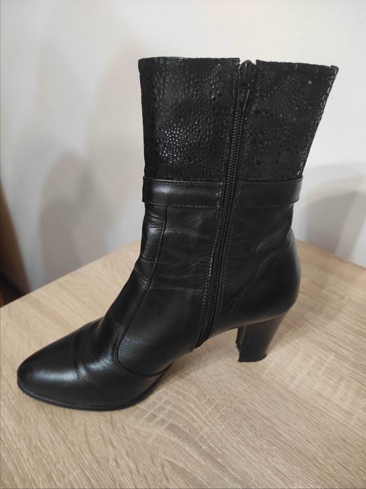 Vand cizme negre  din piele