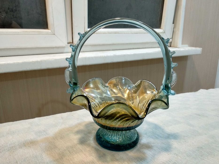 Ваза, чаша, цветное стекло.