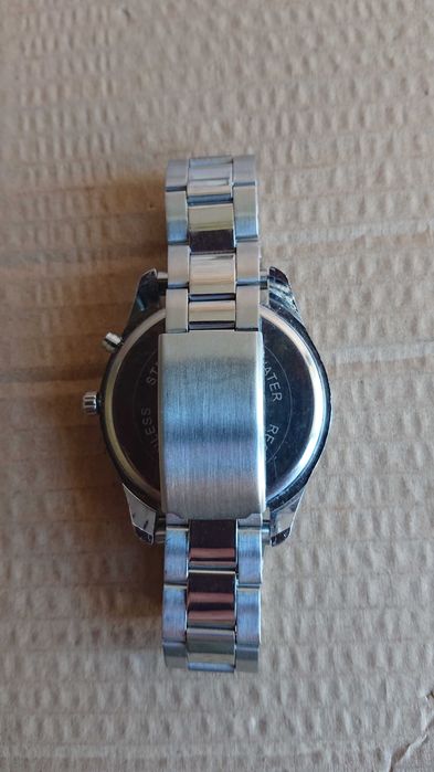 Работещ кварцов часовник Valia 8252.