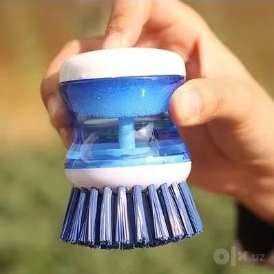 Пластиковая щетка с дозатором мыла для мытья посуды