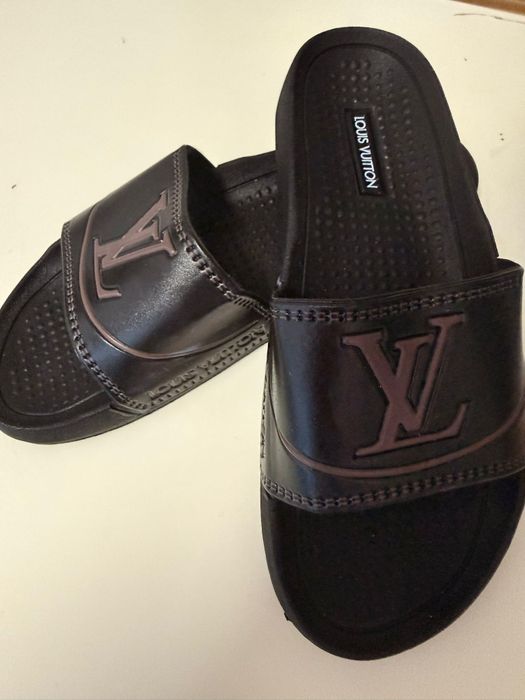 blugi scurti LV si papuci LV marimi de la xs,s,m,l,xl