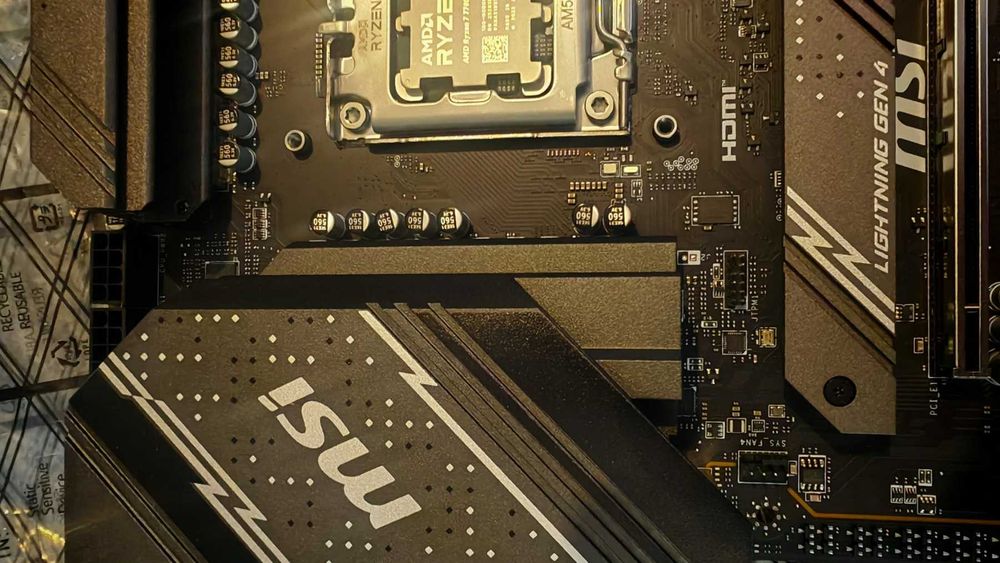 MSI B650 GAMING PLUS WIFI +  RYZEN 7 7700 8-Core + 16GB RAM  AM5