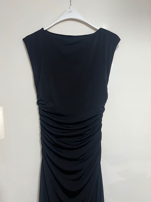 черна рокля по тялото размер М