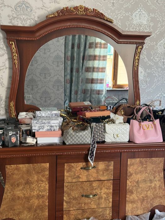 Продаётся спальный гарнитур