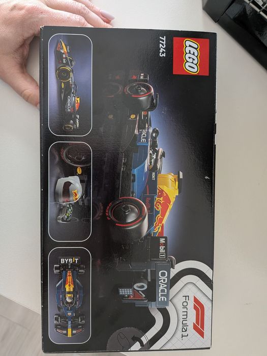 LEGO Speed Champions - Masina de curse F1 Oracle Red Bull Racing