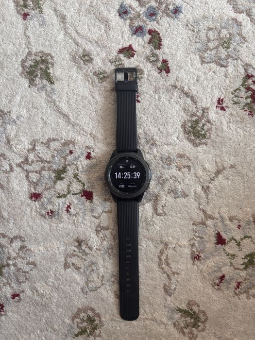 Черные часы galaxy watch