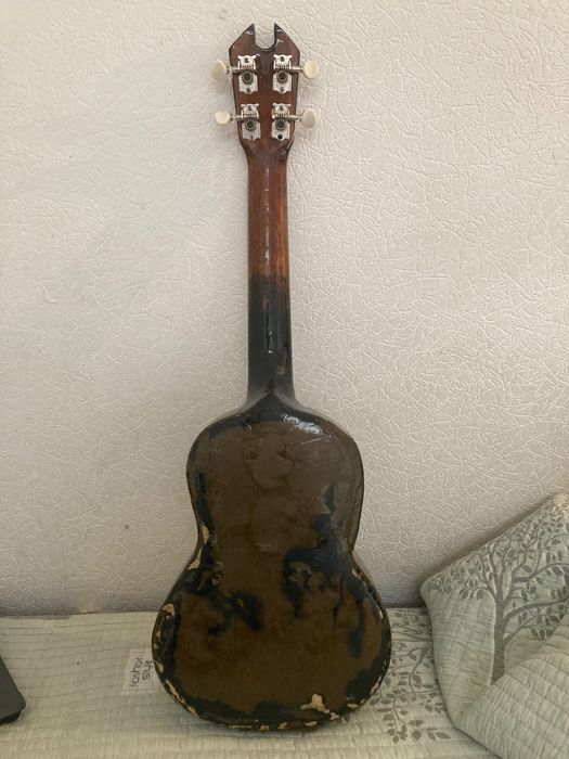 панк-металл укулеле