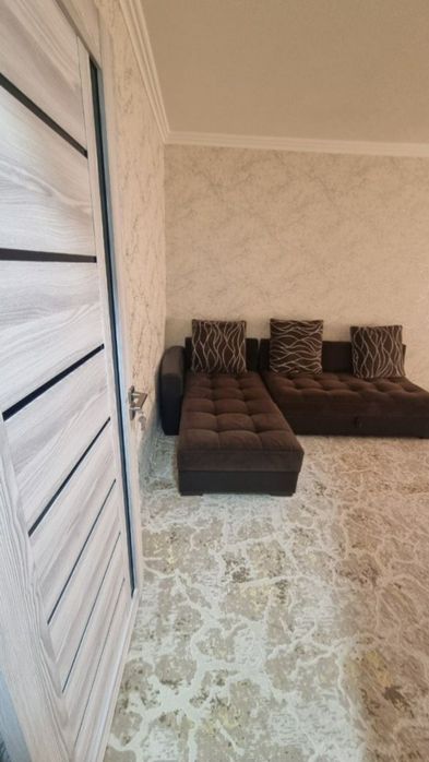 Арендага 1 хона 2 этаж Микрорайонда жойлашган.Агентство