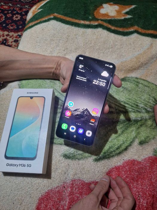 Samsung M36 5g почти новый. Каробка имеется