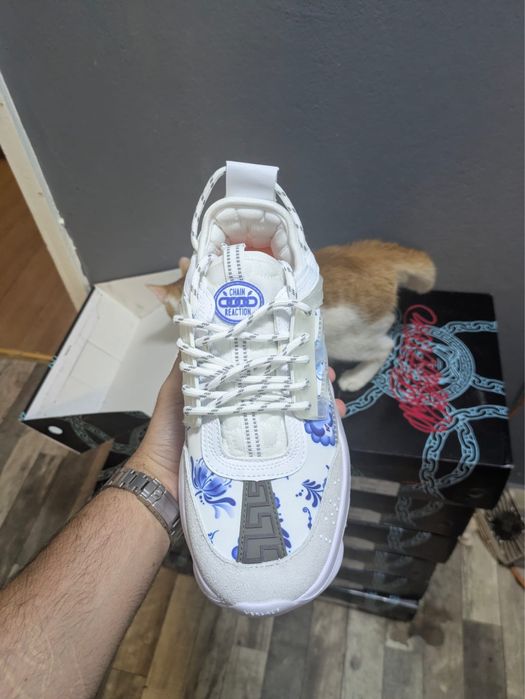 Versace chain reaction