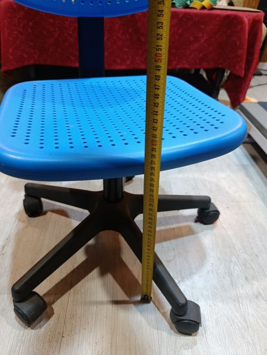 Въртящ се детски стол