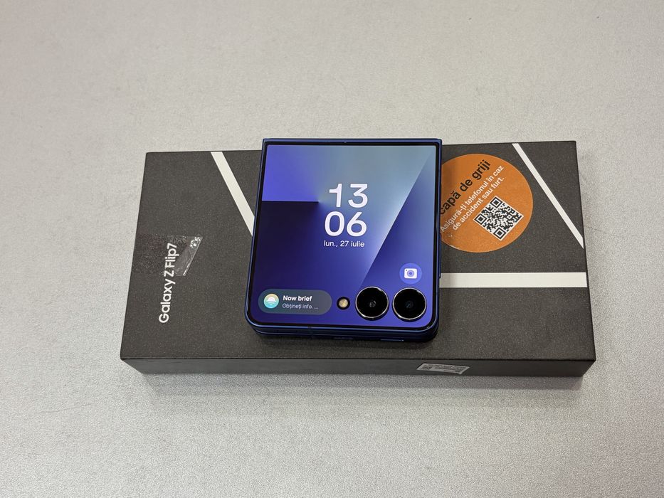 Samsung Galaxy Z Flip 7, 256 gb, 12 gb ram, Blue Shadow, la cutie