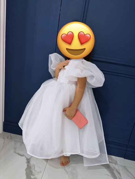 Продам платье нарядное для девочки