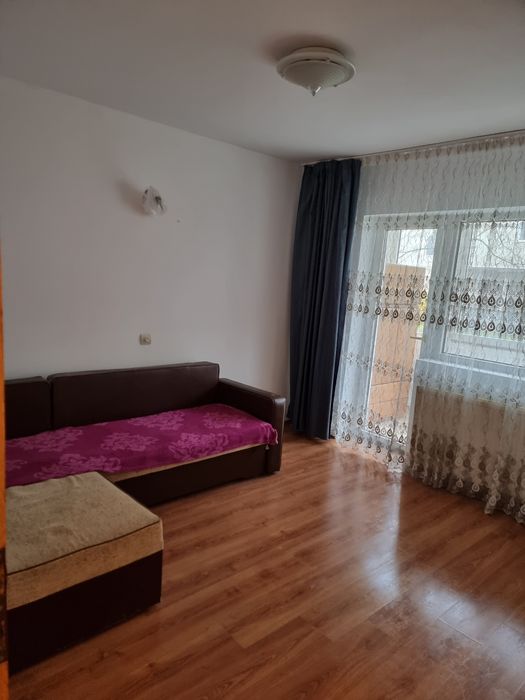 Închiriez apartament