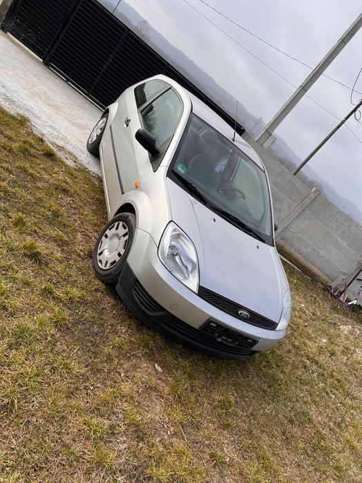 Fost fiestă 1.4 benzină 800€