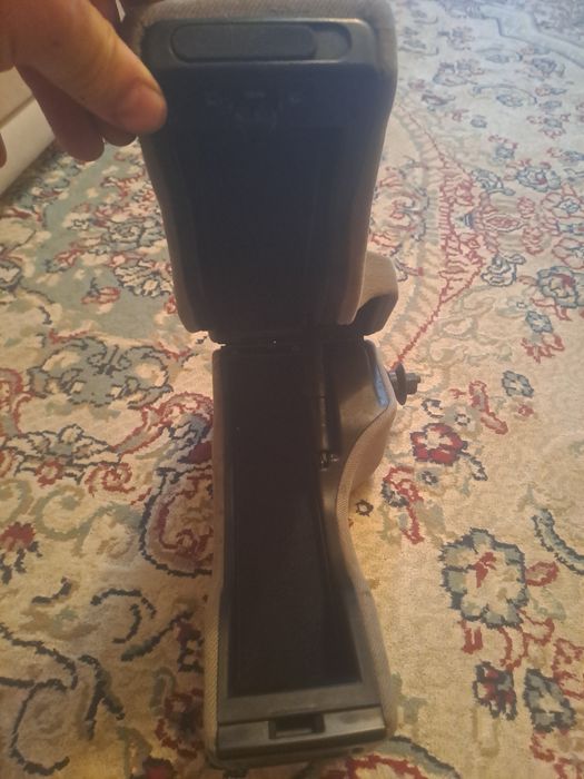 Подлокотник ауди а6с4 привозной