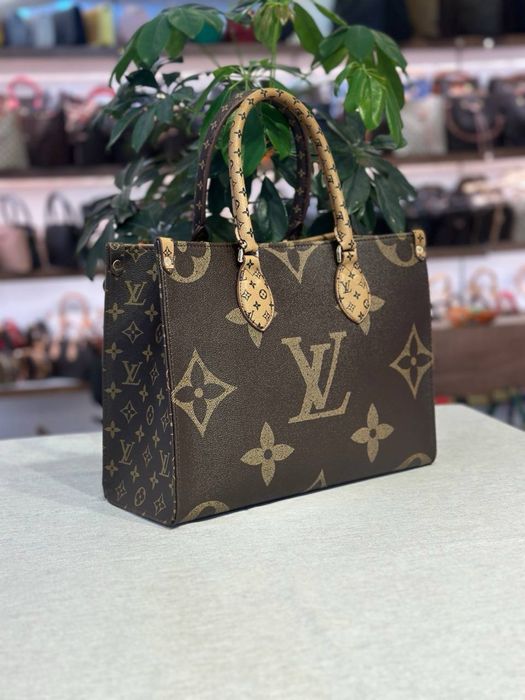 Geanta Louis Vuitton Noua !!! Dimensiuni 33/27 !!! Bucuresti