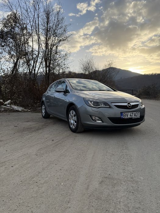 Opel Astra J  2010