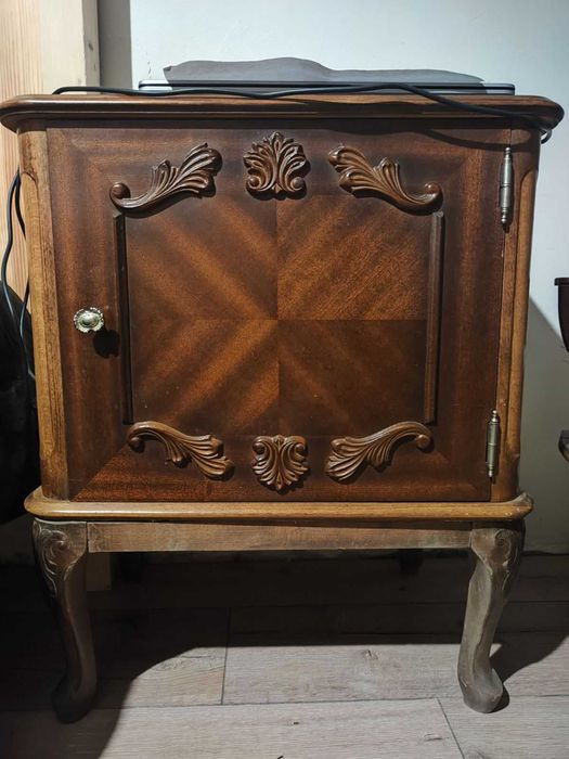 Холна гарнитура, диван-пейка с отделни нощни шкафчета и скринове