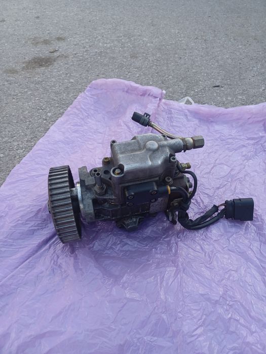 Гориво нагнетателна помпа  ( нафтова помпа)