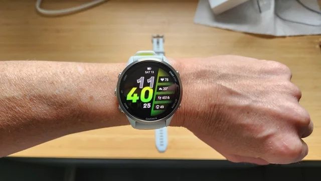В продаже флагмански Garmin Forerunner 970