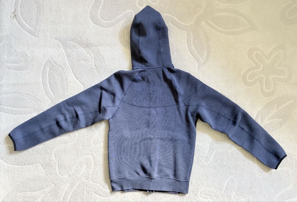 Nike tech fleece M размер