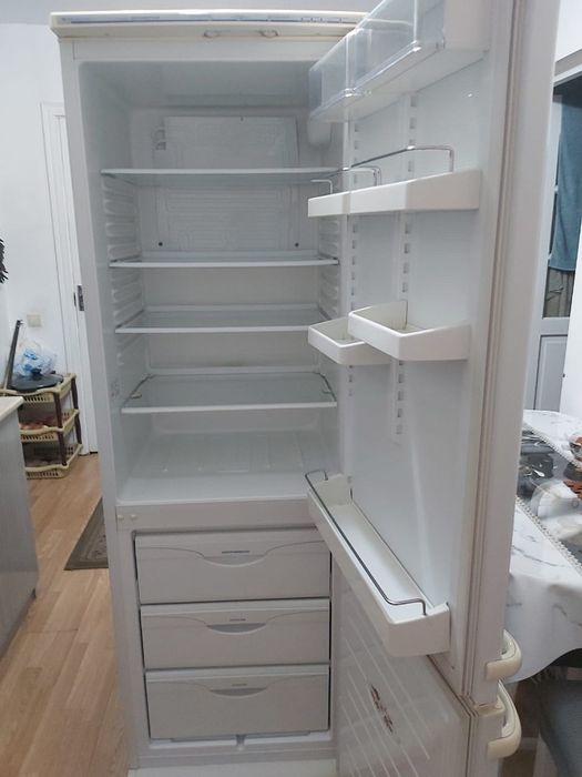 Продаю срочно холодильник