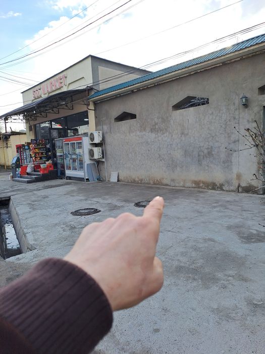 Куча юзасидан 1,6 сотих уй сотилади, тижорат ёки бизнес учун. Олмазор