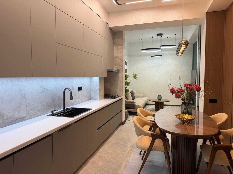 Срочно Продается 3\3\10 90м2 ЖК Kamron Palace ц-2 алайский !!