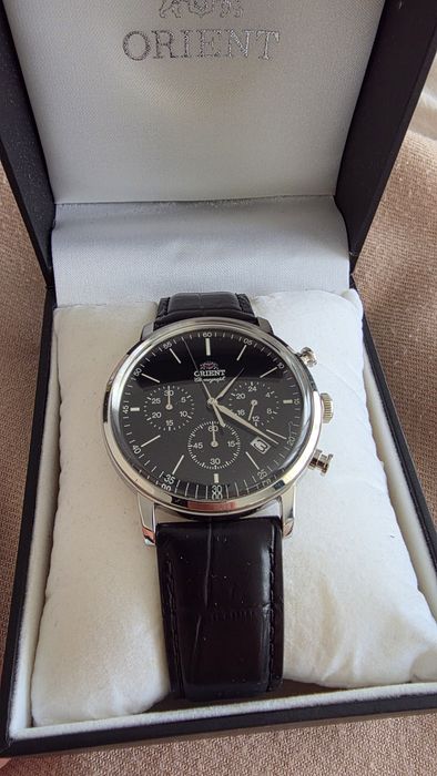 Продавам часовник Orient RA-KV0404B