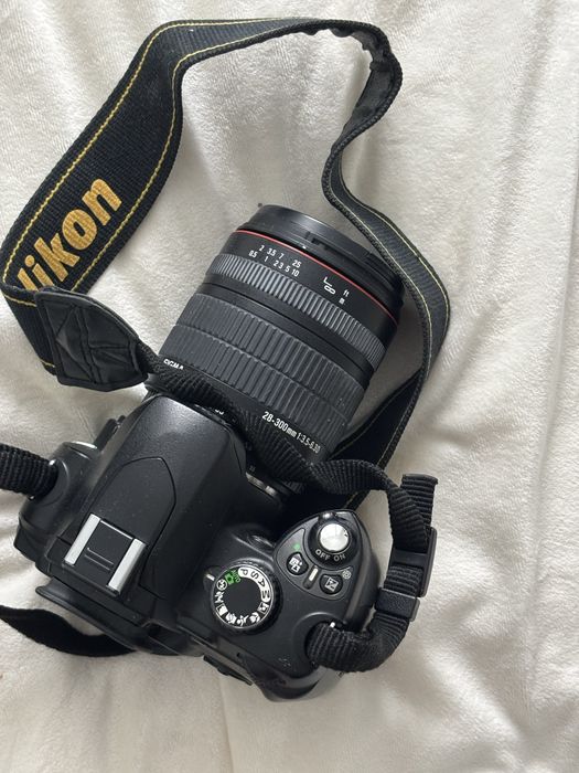 Kit DSLR Nikon D60 + obiectiv Sigma 28–300mm | Zoom puternic + baterii + încărcător + gentuță bonus