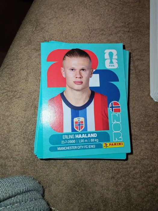 Vând cartonase world cup 2026 panini