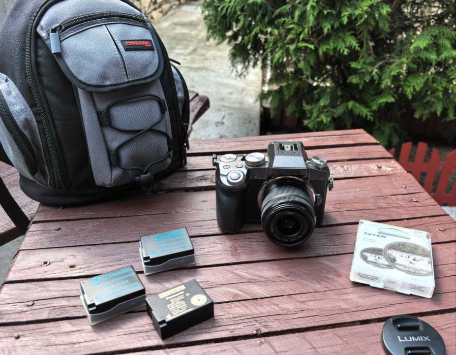 Panasonic Lumix G7 + обектив Panasonic Lumix G Vario 14-42mm O.I.S. II + 3 батерии + Tiffen ND филтър + Раница