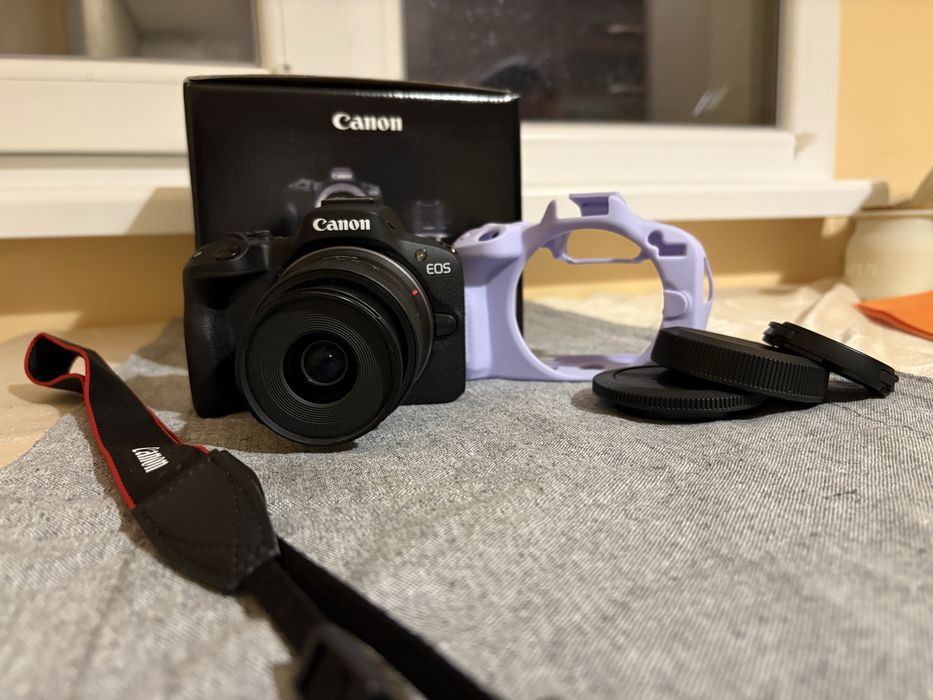 Canon EOS R50 - фотоапарат като нов