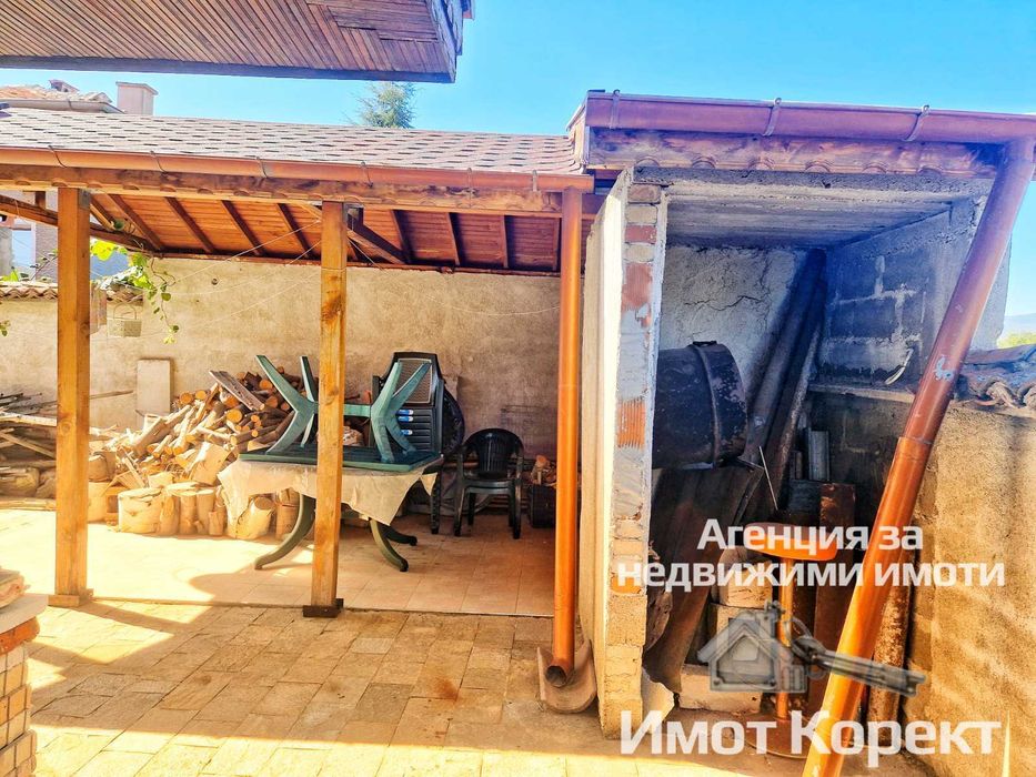 Имот Корект продава обзаведена Двуетажна Къща, с. Боянци, обл. Пловдив