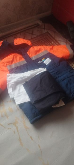 Продам спецодежу новая с зимней курткой