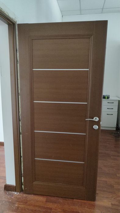Дверь 2м в отличном состояний 2 шт