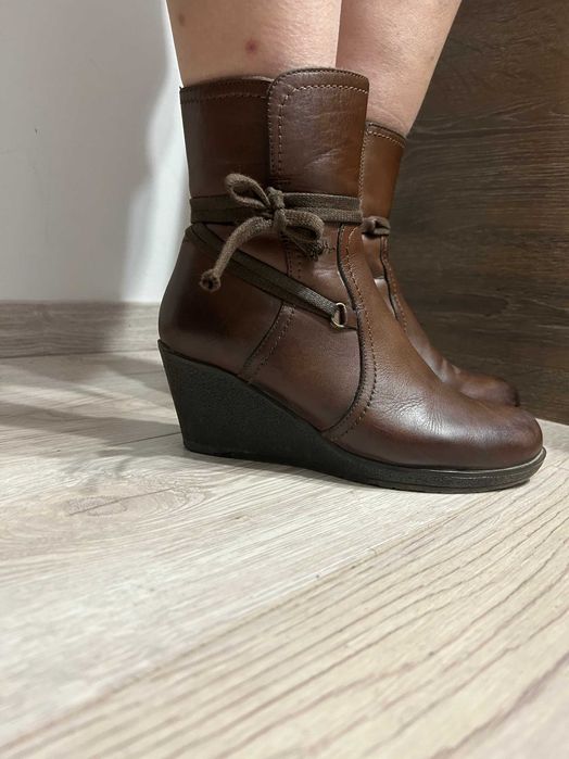 Дамски боти от естествена кожа