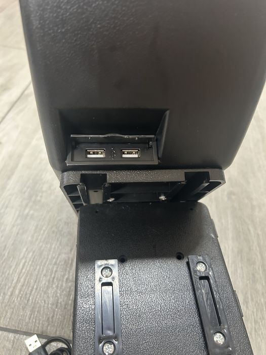 Cotiera universala cu mufe usb,suport pahar si scrumiera