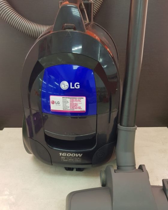Мощный пылесос LG VK69662N