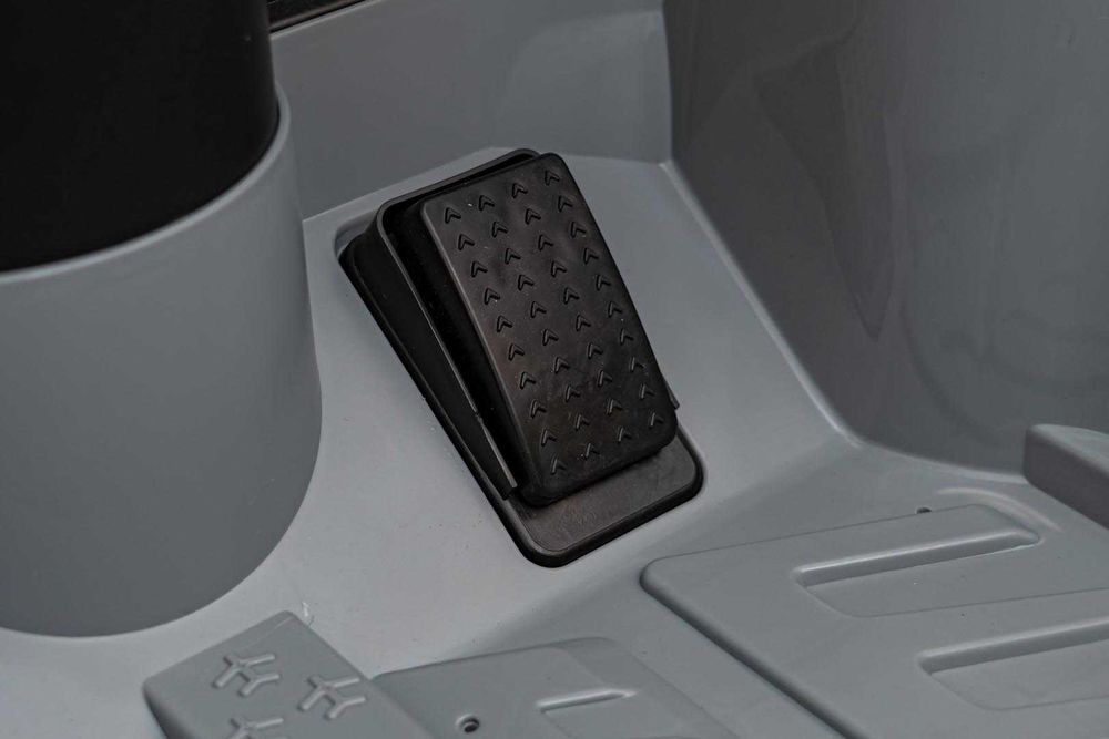 Masinuta electrica pentru copii  Audi SQ8 12V Autokids  (2168) Gri