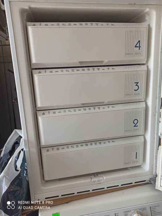 Вертикален фризер 4 чекмеджета Либхер