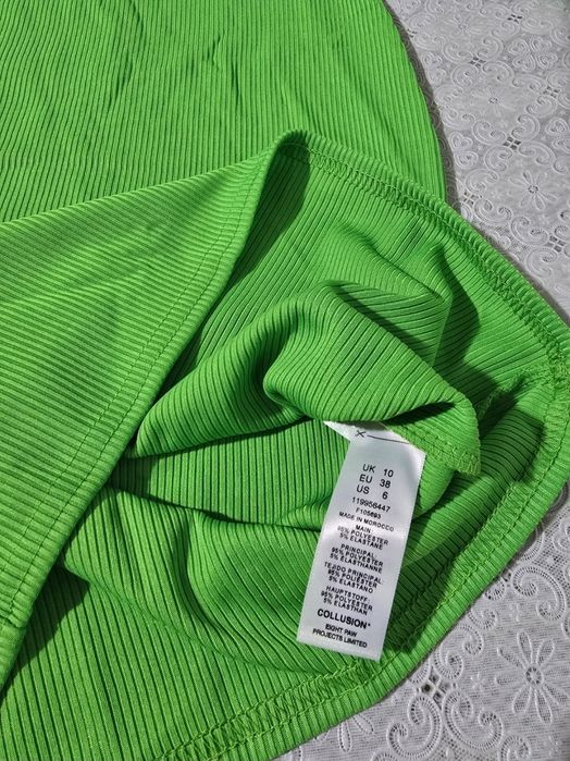 Rochie mulata umeri goi, marime S