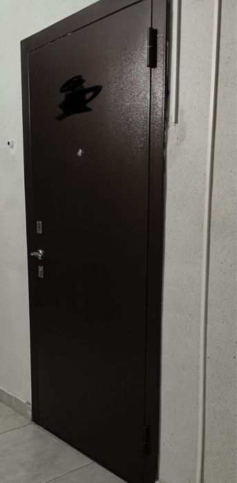 Продам входную дверь