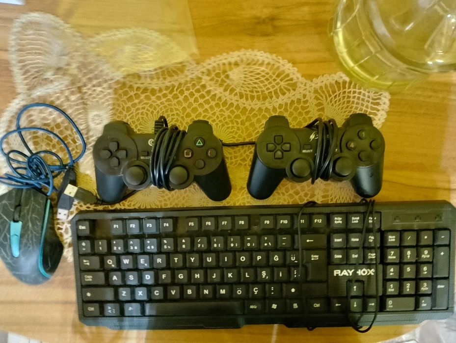 Комплект: 2 джойстика + мишка + клавиатура Raynox — Черен цвят