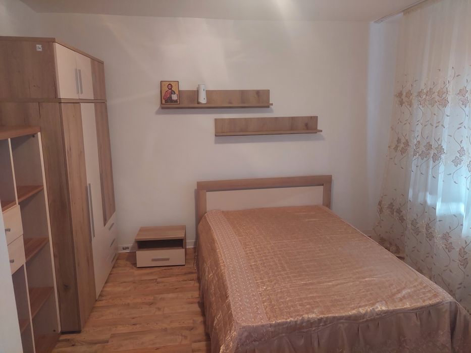 Închiriez garsoniera