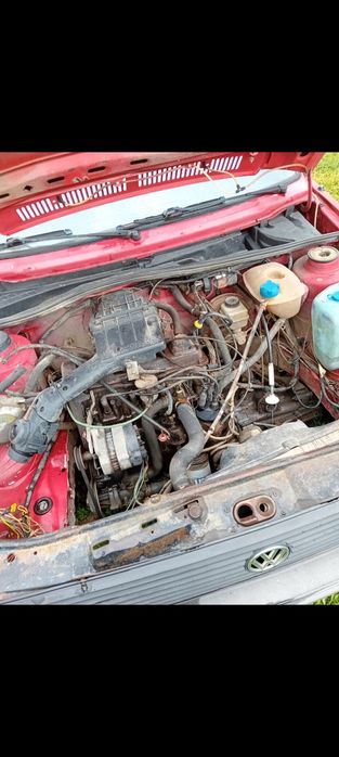 Продавам голф 2 цял или на части 1.6