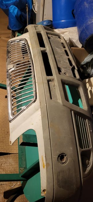 Продам передный бампер на Газель до бизнеса в месте с рещеткой