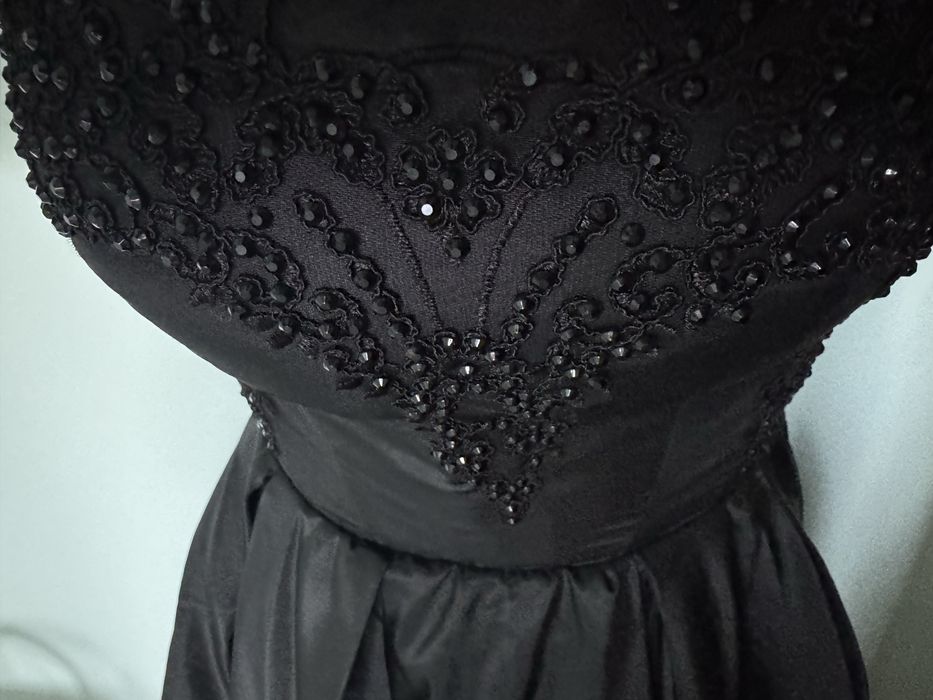 Продавам бална рокля